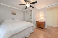Peaceful Lakefront 3 bedroom Home with Boat Slip - Perfect Family Retreat