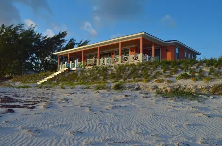 NEMO HOUSE-Luxury Beachfront on perfect Beach-Perfect for 4 couples / 2 families