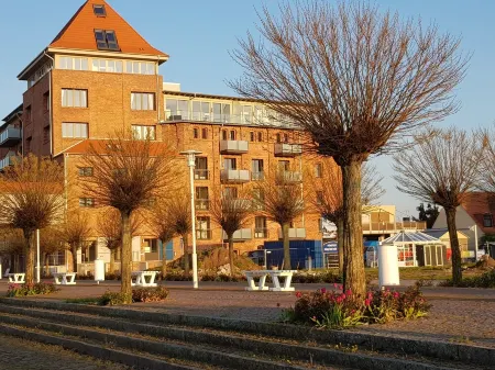 Vacation apartment with a view of the water and the harbor Отели в г. Барт