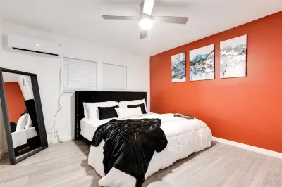 NEW Montrose Gem! Central to Downtown HTX, NRG, & the Museum District.