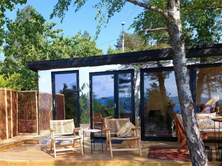 Luxury by the fjord of Oslo. Welcome to a mirrored cabin with great views Отели в г. Fjellstrand