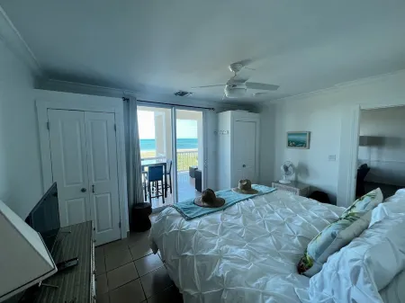 Oceanfront 2Bed Condo