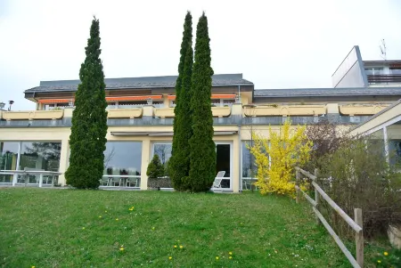 Tasteful apartment in the Allgäu in close proximity to Lake Constance Отели в г. Шайдегг