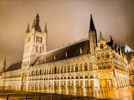 Holiday Home Relax With Sauna, Jacuzzi and Sunshower in Ypres Отели рядом с достопримечательностью «Мененские ворота»