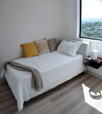 Apartamento con Piscina y Cómodo Espacio de Trabajo