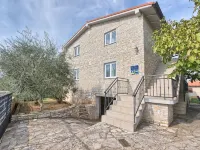 Villa Andi Sea view, Terrace, Wi-fi, Dishwasher, Washing machine, Parking Hotels in Peroj