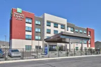 Holiday Inn Express & Suites Albuquerque East Отели в г. Альбукерке