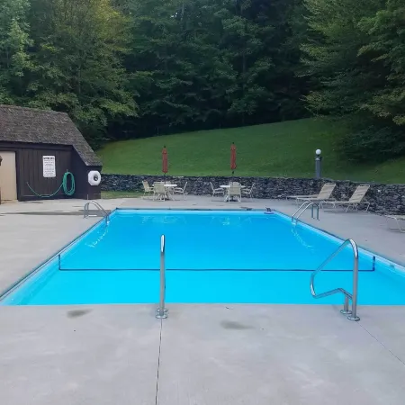 Waitsfield Condo w/ Pool & on-Site Trail Access!