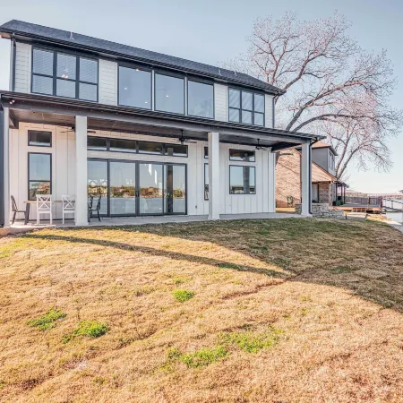Lakefront Granbury Retreat w/ Patio & Fire Pit