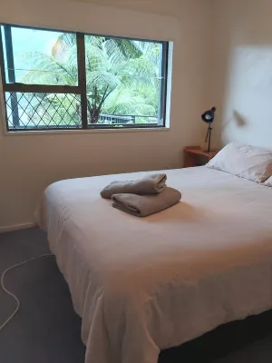 Endeavour Inlet Paradise- Expansive sea views in sunny, private  setting Hotel a 