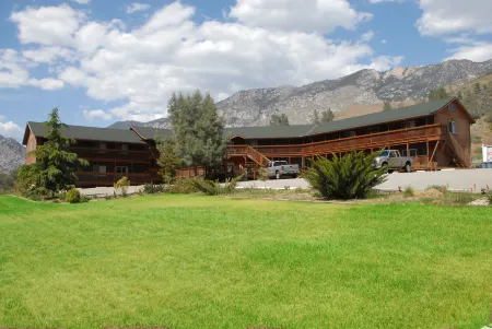 Corral Creek Lodge