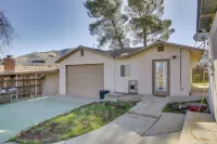 Lake and Mountain Views Cozy California Stay Hotels near Tillie Creek