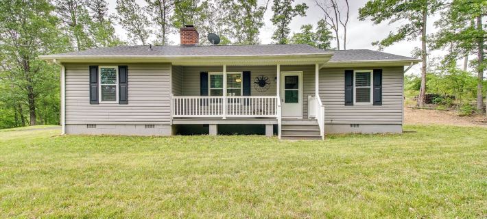 Cozy Home in Star Tannery w/ Private Backyard! Hotels in Shenandoah County