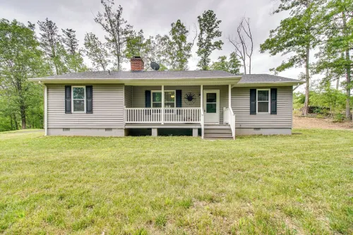 Cozy Home in Star Tannery w/ Private Backyard! - 3-Star
