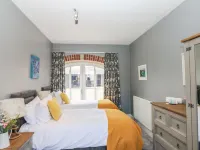 Dexter - Pet friendly