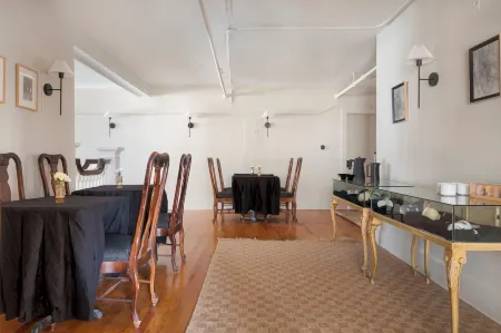 The Revival House Отели в г. Адамс