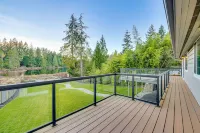 Lakefront Gem: Balcony, Fire Pit & Yard in Everett Hotels in Snohomish County