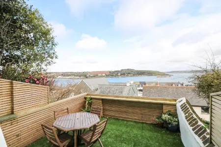 Through The Porthole Отели в г. Майлор