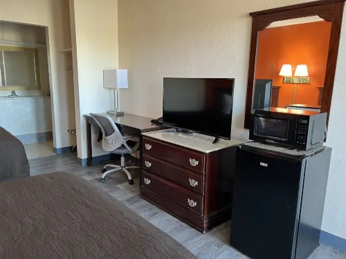 Economy Inn Hotels in Saint James