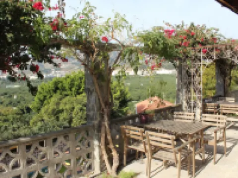 熱帶阿爾姆尼卡露營地 Velilla-Taramay酒店