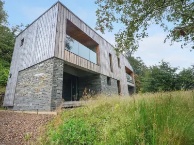 Loch Tro Chraobhan Hotels near Viaduct trail