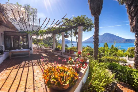 Tzampoc Resort Отели в г. San Andres Semetabaj