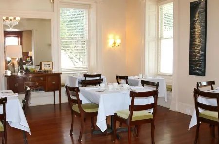 Anchorage 1770 Отели рядом с достопримечательностью «Spanish Moss Trail»