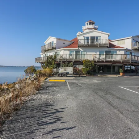 Lighthouse Club Hotel