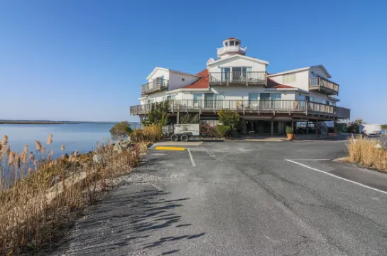 Lighthouse Club Hotel