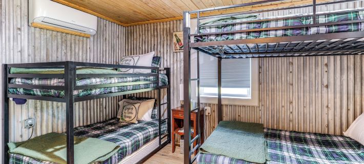 8 Mi to Ozark Folk Center: Home w/ Hot Tub & Deck Hotels in Stone County