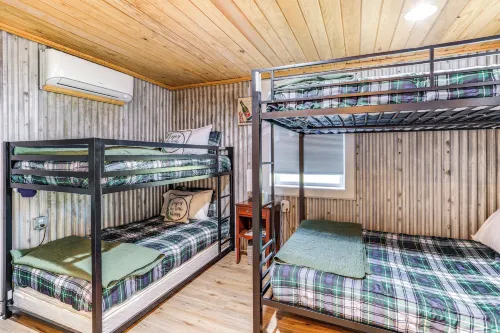8 Mi to Ozark Folk Center: Home w/ Hot Tub & Deck - WiFi
