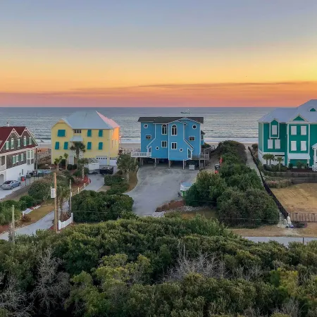 Coastal Vista - Walk to Emerald Isle Beach!