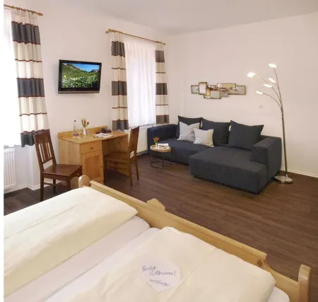 Hotel Restaurant Zum Goldenen Anker Mit Hallenbad & Wellnessbereich Отели в г. Кюнцинг