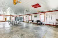 Sunrise Landing: Waterfront Cottage in Avenue! - 2성급