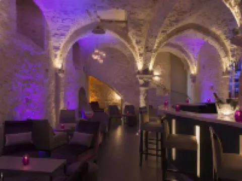 Hôtel Aux Vieux Remparts the Originals Relais Hotels in Provins