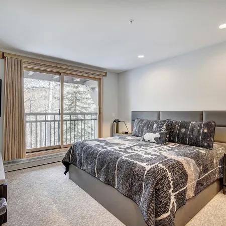 3Br Slopeside Beaver Creek Ski-in, Sleeps 10 3 Bedroom Townhouse by RedAwning