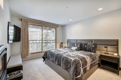 3Br Slopeside Beaver Creek  Ski-in, Sleeps 10 3 Bedroom Townhouse by RedAwning - 3-Star