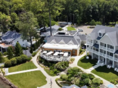 Bay Pointe Inn Hotels in Barry County