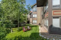 Hidden Gem, 4 Min to Lift 7 Garage, Hot Tub, Lux Kitchen, Big + Bright 4 Bedroom Condo by RedAwning Hotels in Telluride