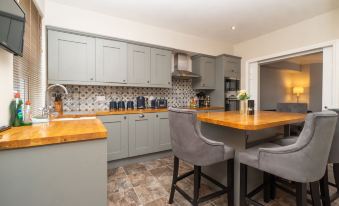 Modern Maisonette in Vibrant Bristol, Free Parking