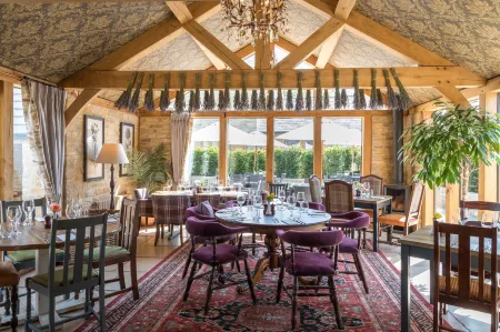 The Lion Bicester Отели рядом с достопримечательностью «Парк Спайсболл Кантри»