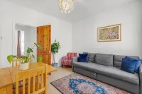 Beautiful 3 Bedroom House in North London Hotels in Haringey