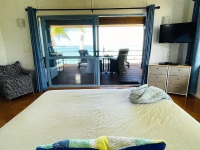 Vaka Rua - right over the golden sand facing the lagoon with air con Free WIFI Hotel in zona Maire Nui Botanical Gardens
