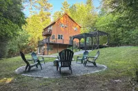 Adirondack Oasis, 15 Mi to Lake George Village! - Wifi