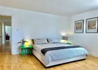 Summer House: 3-bedroom with WiFi, AC in Marfa