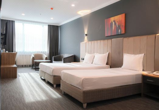 5. 홈 플러스 호텔..