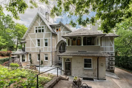 The Historic Inn at Oakdene Отели рядом с достопримечательностью «Университет Мэри Болдуин»