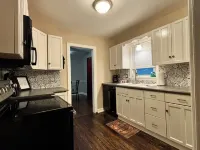 Boardman - Spacious Cape Cod Home - Free Parking