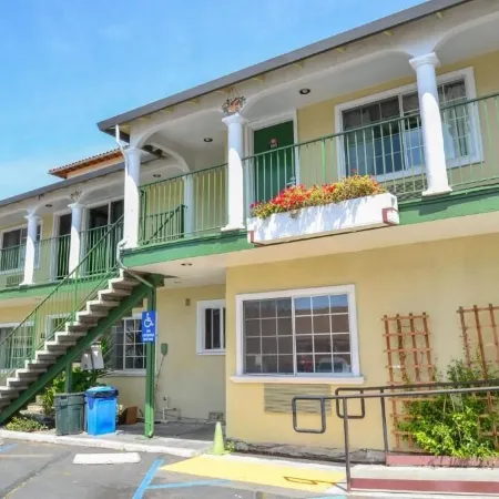 Bay Front Inn
