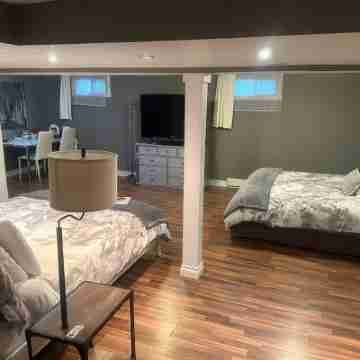 Ultra-clean basement apartment near Montreal airport! Rooms